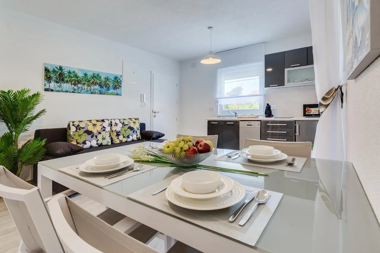 Apartmani Kastelina Vir