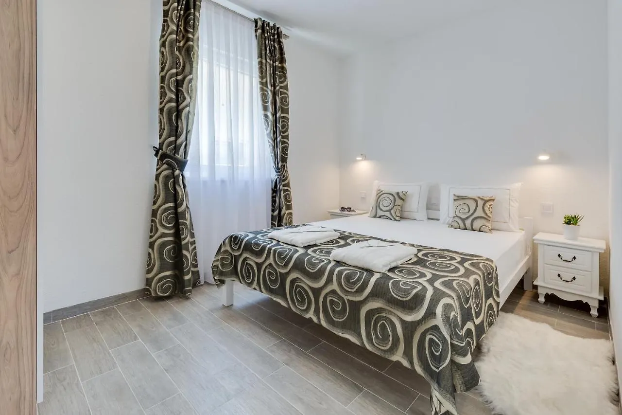 Apartmani Kastelina Vir