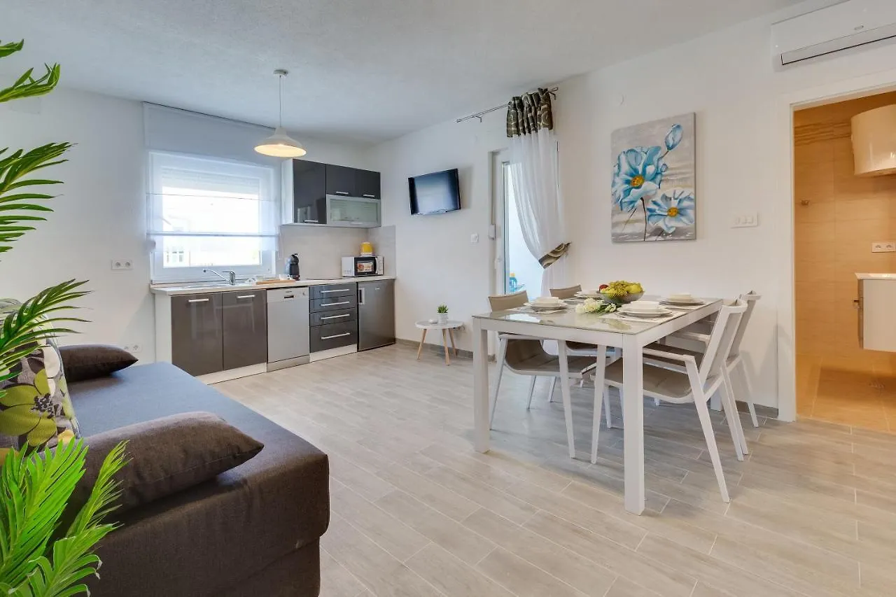Apartmani Kastelina Vir
