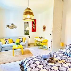 https://au-son-des-cigales.fr-provencehotel.com