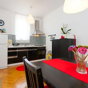 https://premium-central-apartments.in-istria.net