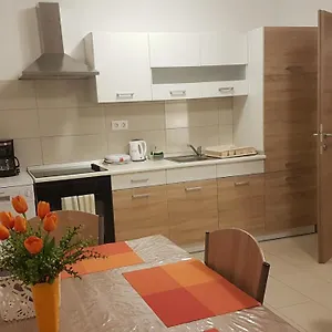 https://orange-brist.in-istria.net