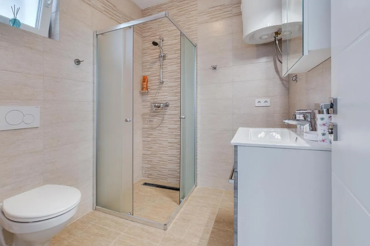 Apartmani Kastelina Vir
