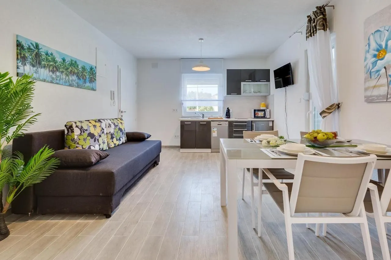Apartmani Kastelina Vir