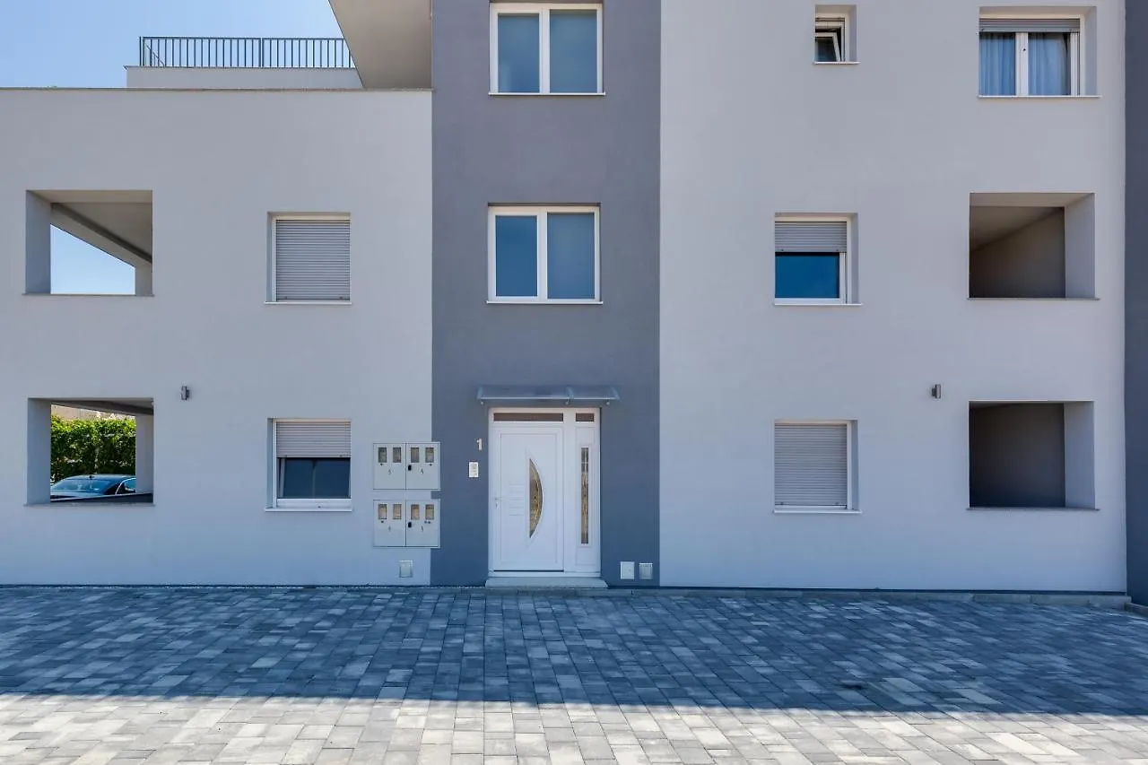 Apartmani Kastelina Vir 0*,  Croazia